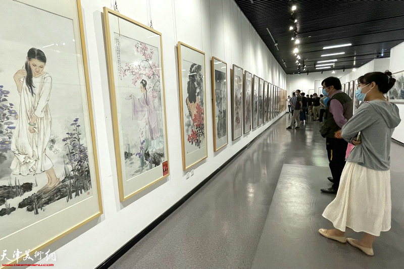 “光辉岁月—庆祝中国共青团成立100周年中国画名家邀请展”现场。