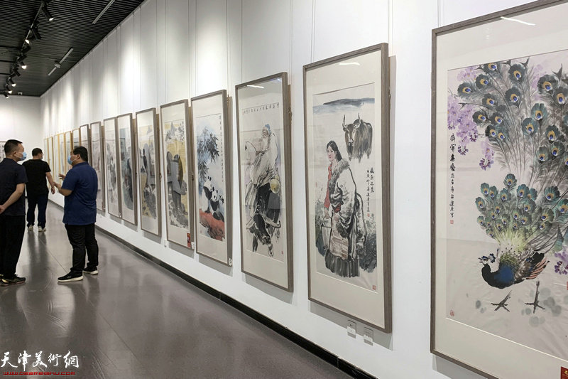 “光辉岁月—庆祝中国共青团成立100周年中国画名家邀请展”现场。