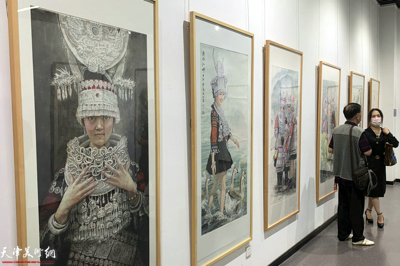 “光辉岁月—庆祝中国共青团成立100周年中国画名家邀请展”现场。