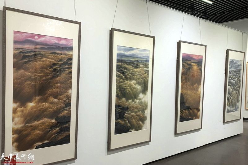 “光辉岁月—庆祝中国共青团成立100周年中国画名家邀请展”现场。