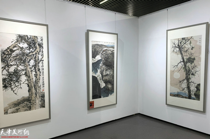 “光辉岁月—庆祝中国共青团成立100周年中国画名家邀请展”现场。