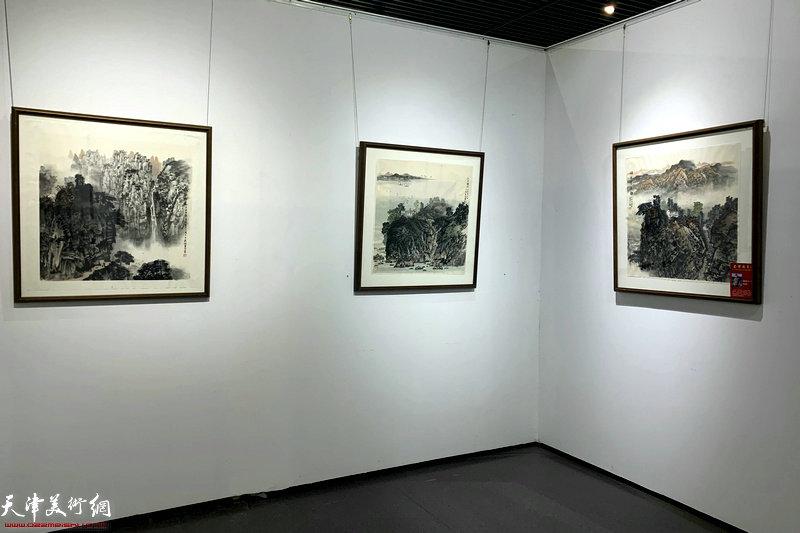 “光辉岁月—庆祝中国共青团成立100周年中国画名家邀请展”现场。