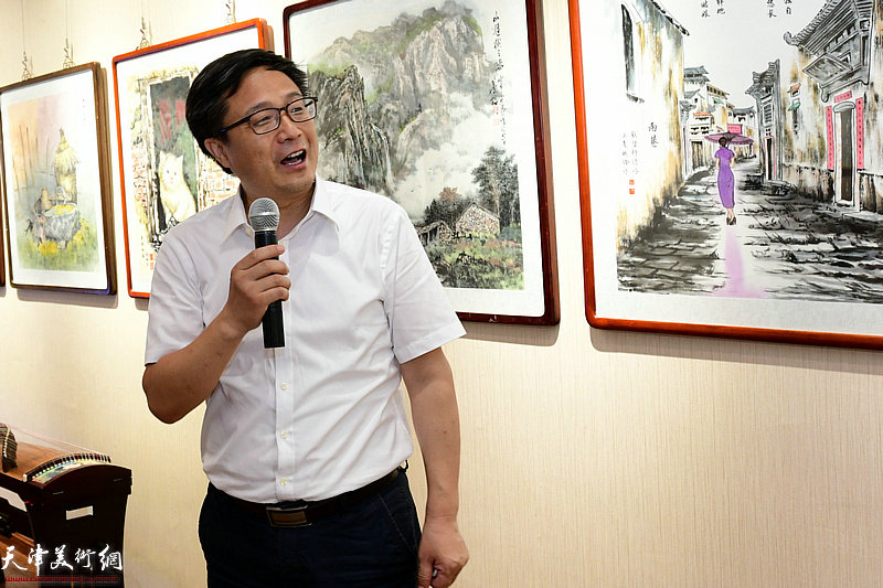 致公党天津市委会专职副主委缪明发言。