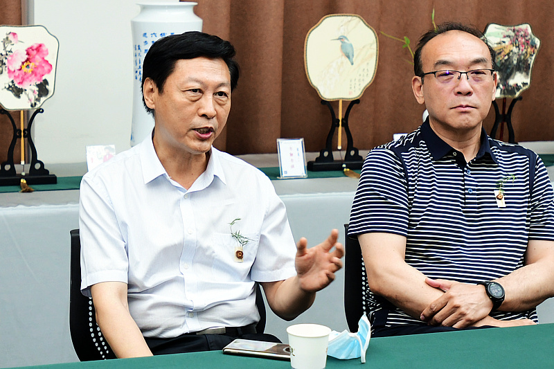 天津市文联党组副书记、副主席施琪发言。