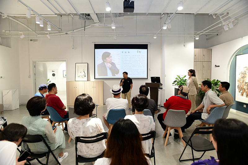 “华滋在滋——京津中国画作品六人展”开幕现场。