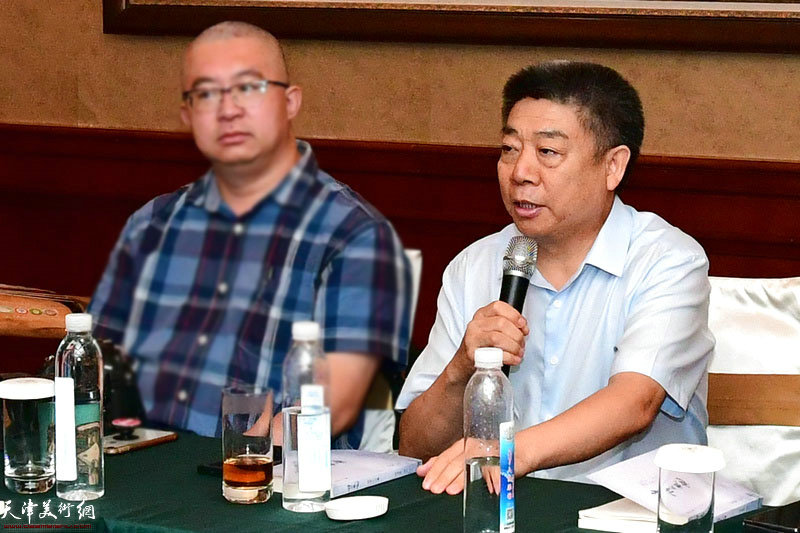 天津市书画艺术研究会副会长、天津金带福路文化传播中心主任张养峰发言。