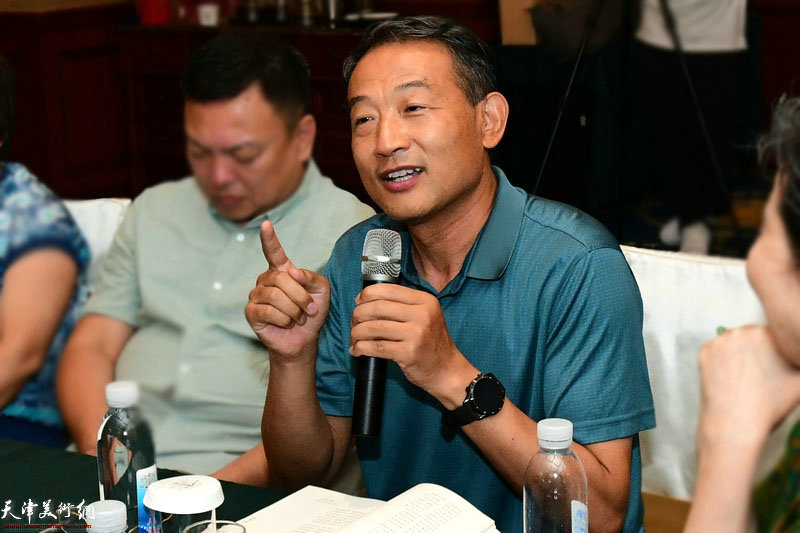 南开大学商学院院长、博士生导师白长虹发言。