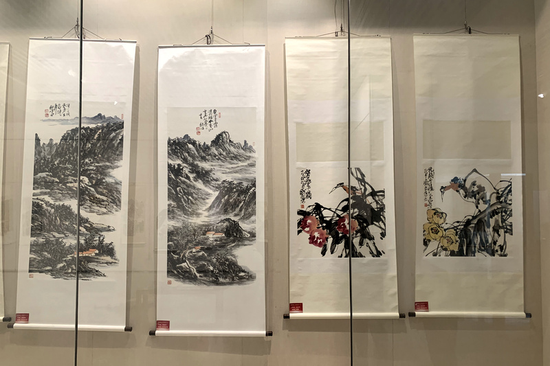 “2022年八一建军节主题书画精品展”布展现场。