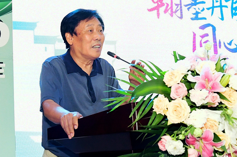 天津画院原党组书记、院长王峰致辞。