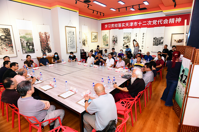 天津青年宫红色主题艺术传习室启动暨“传承与创新”主题艺术展开幕