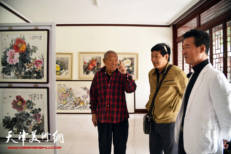 2016年4月，张锡武先生与孟宪义、陈之海在“古瀛张氏绘画陈列馆”。