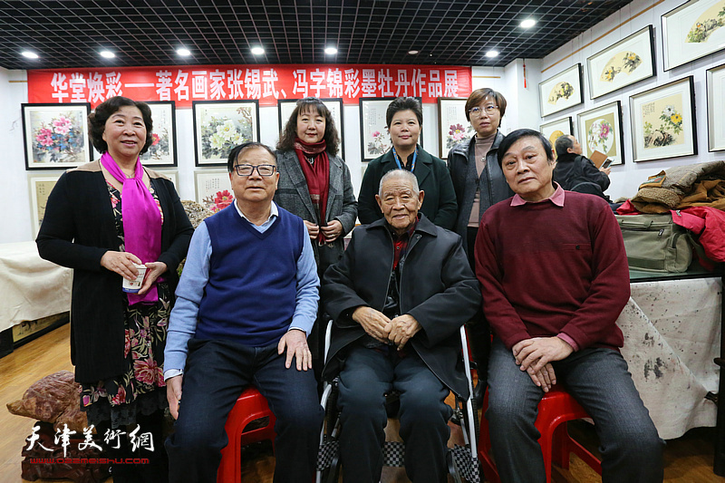 2020年12月，张锡武先生与陈启智、琚俊雄、刘红、王海玲、冯字锦、张向红在鹤艺轩。