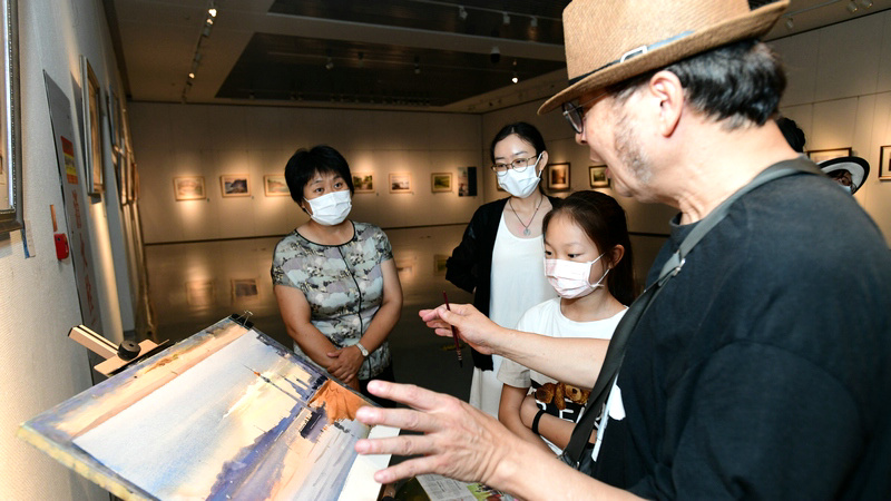 著名画家贾建东与青少年面对面现场指导示范