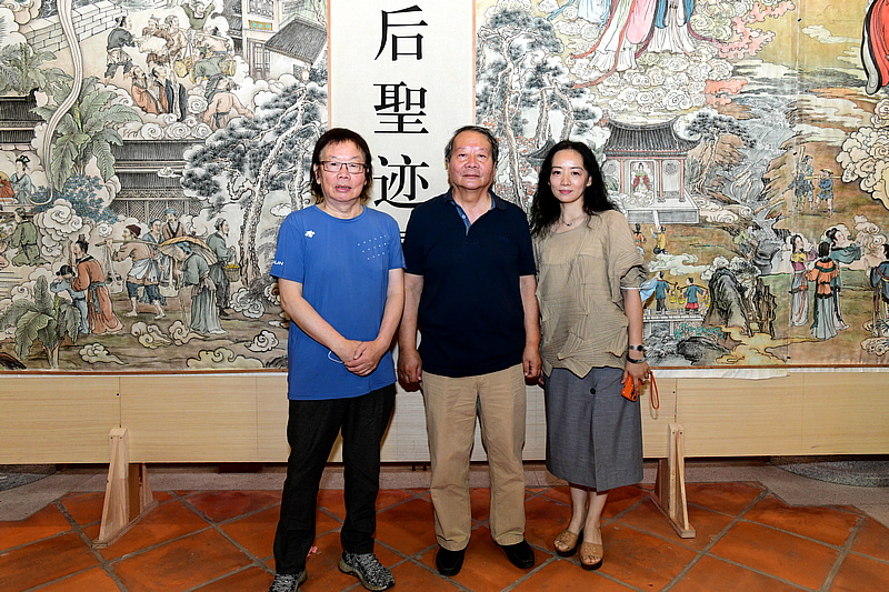左起：董振涛、蔡长奎、董笛在活动现场