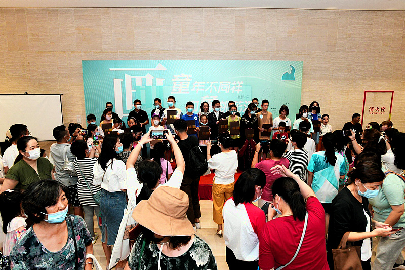 “童年不同样，印象桃花源——首届青少儿艺术作品展”在滨海美术馆开幕