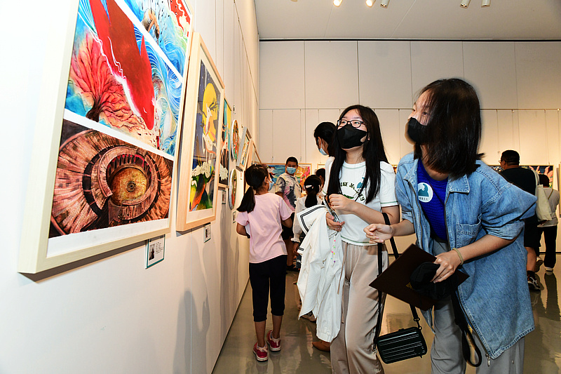 “童年不同样，印象桃花源——首届青少儿艺术作品展”现场