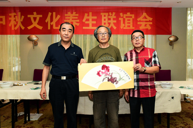 左起：阎红年、陈福春、张维在活动现场