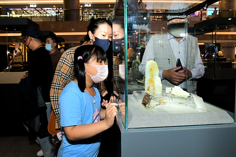 “国韵共鉴·中国工艺美术大师精品展”现场。