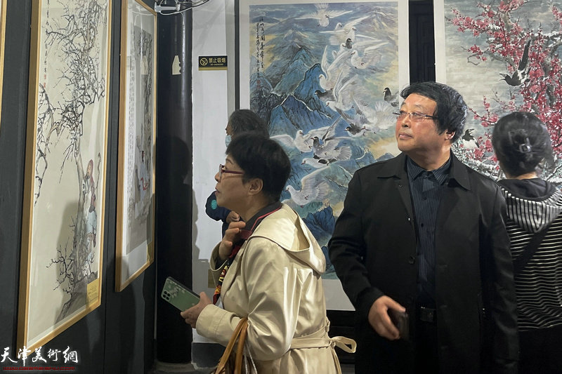 “岁寒三友——陈冬至、彭连熙、张永荣画展”现场。