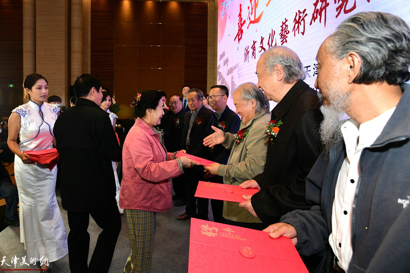 曹秀荣主席、张元龙主任、张有会主席为名誉院长王书平，艺术指导张建会、刘国胜，高级顾问王振德、刘栋、罗澍伟、赵均等颁发聘书