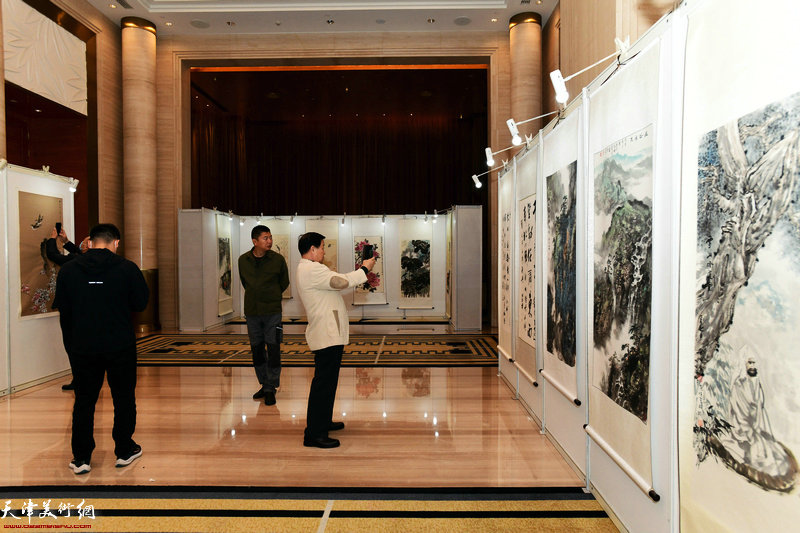 浙商文化艺术研究院主题画展现场。