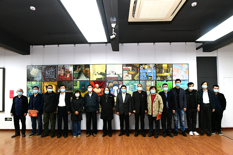 共青团天津市委、天津美术学院领导及参展作者、嘉宾在展览现场