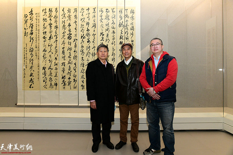 贾万庆、张福义、齐珏在书画展现场