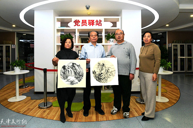 左起：郑宏伟、刘士忠、刘刚、贺菊花在活动现场