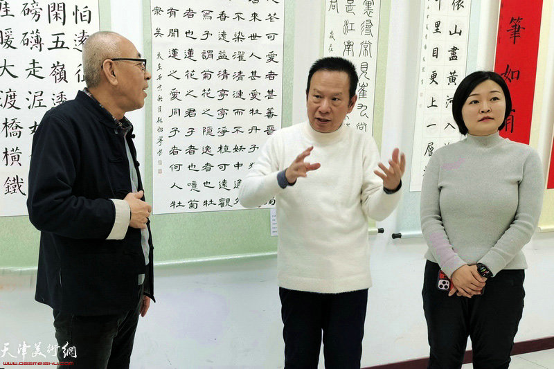天津市南开区书法家协会主席张建华对学津书院的教学成果给予肯定和称赞。