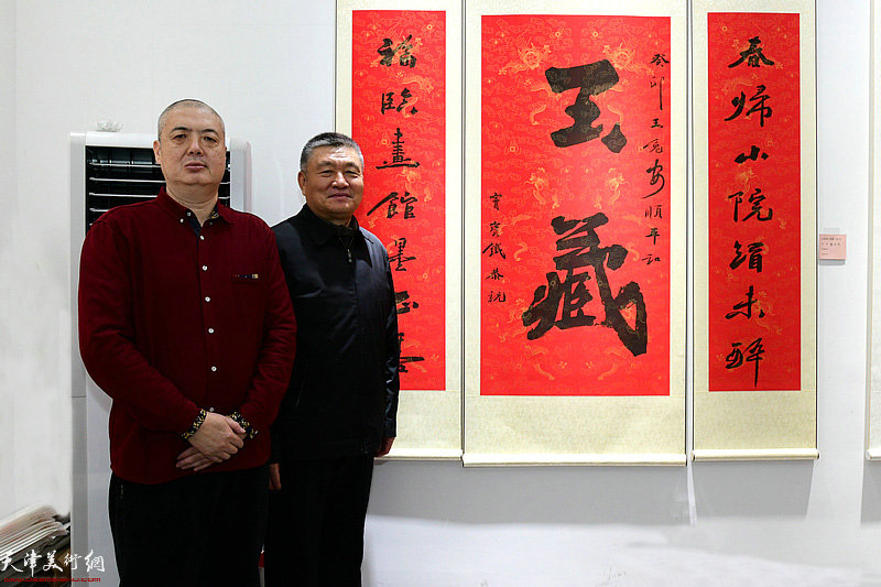 窦宝铁、曹大军在画展现场