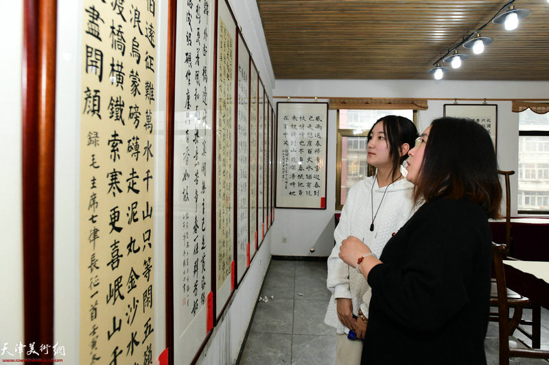 王庆坨金土地书画研习社第十二届金土地书画展现场