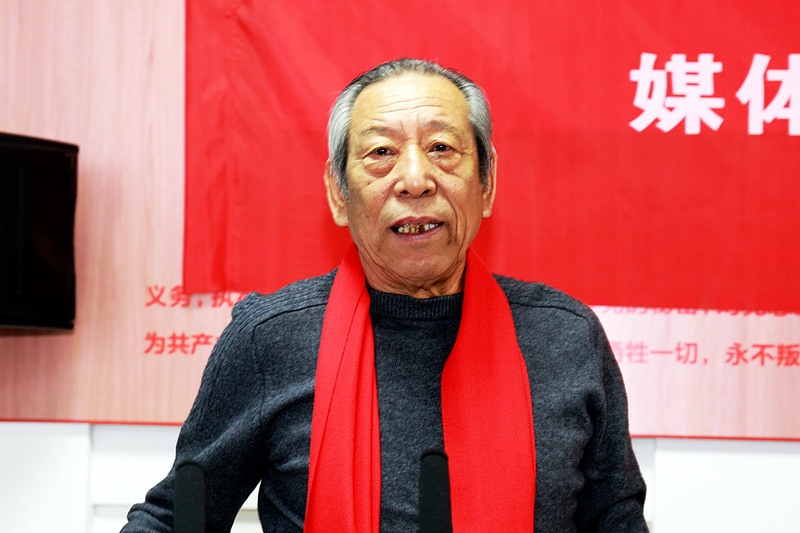 天津市著名书法家、相声表演艺术家佟有为致辞。