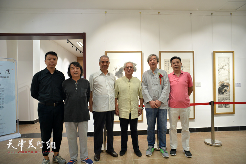 张明光先生（左三）在怀真抱素-当代名家学术邀请展现场