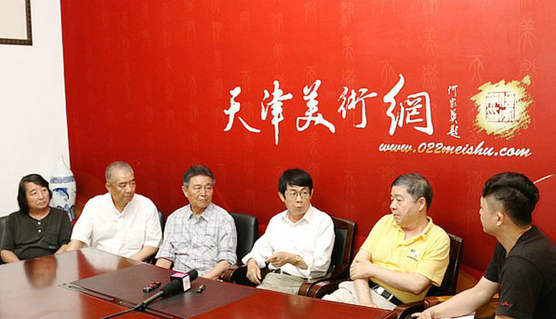 张明光先生（左一）参加纪念爱新觉罗·溥佐百年诞辰访谈活动