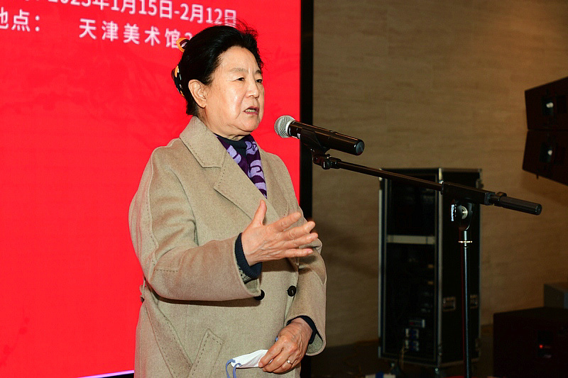 天津市政协原副主席、天津市书画艺术研究会原会长曹秀荣讲话并宣布本次画展开幕。