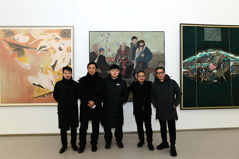 左起：张大玮、孙列、白光、闫勇、姜立志在展览现场