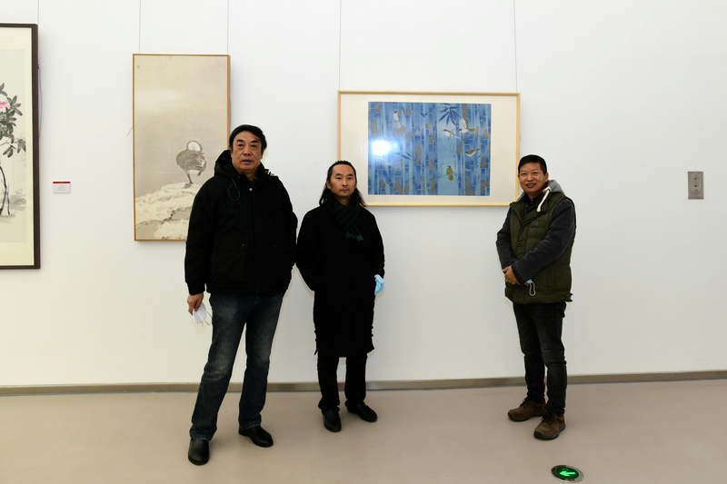 左起：杜晓光、安士胜、魏瑞江在展览现场
