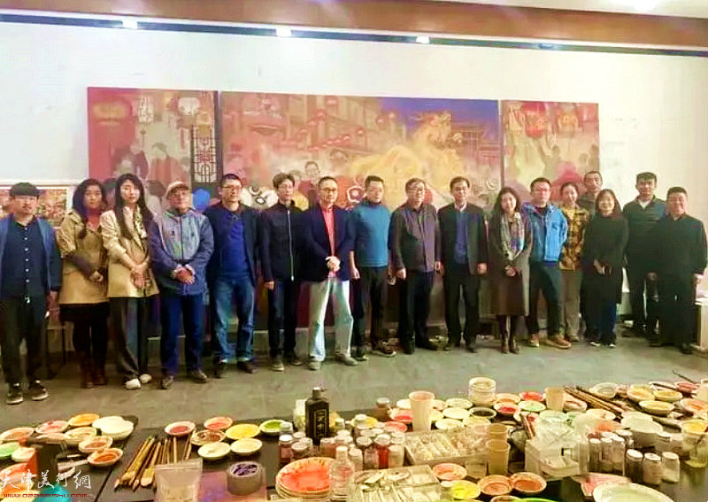 中国艺术研究院、工笔画院同仁在《欢乐春节》创作现场
