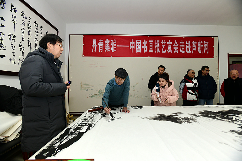 天津美术学院教授、中国书画报社社长路洪明主持活动