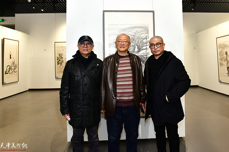 李伟、华绍栋、姜立志在画展现场