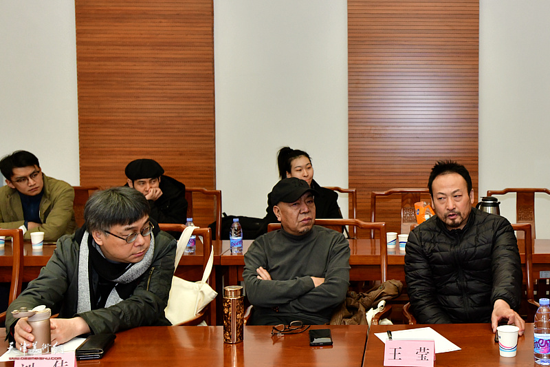 左起：刘佳、王莹、李连志在研讨会上