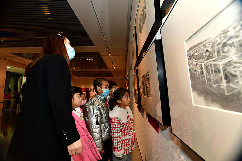 “‘脱贫故事绘’系列连环画展览”（天津滨海站）展览现场