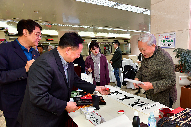 唐云来、何小平、潘衍习在活动现场