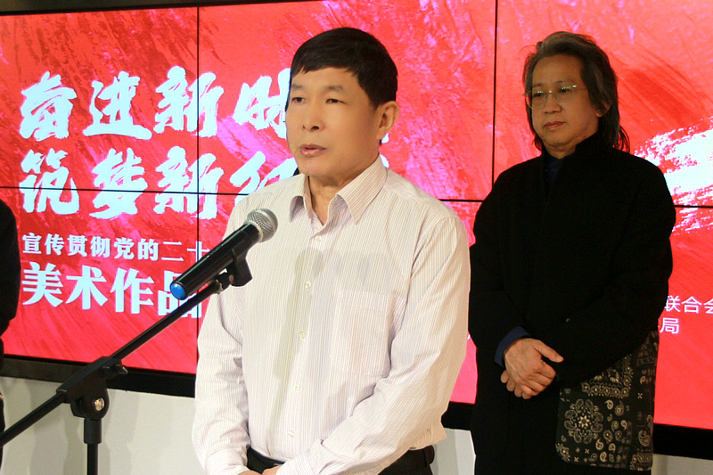 河西区美术家协会副主席、秘书长刘国柱宣布画展正式开幕