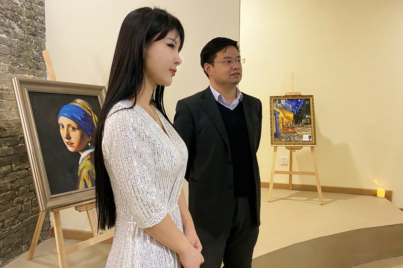 李欣与天津城建学院辜林老师在艺术展现场