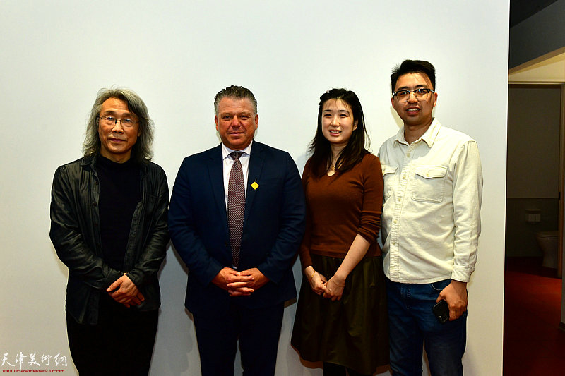 左起：赵均、菲利普·莱尔德博士、赵青、张博在金蔷薇美育艺社