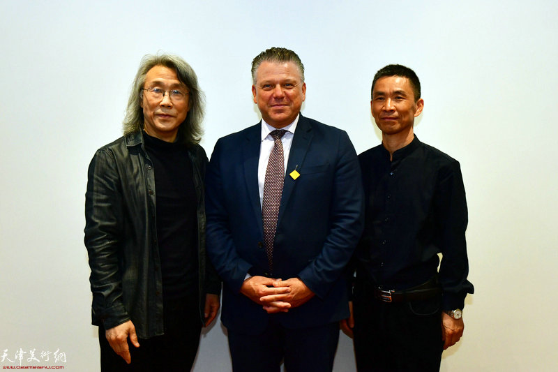 左起：赵均、菲利普·莱尔德博士、赵青、张建国在金蔷薇美育艺社